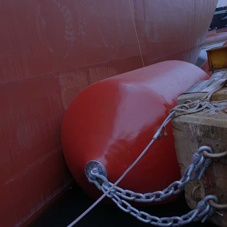 南海船靠泊泡沫护舷
