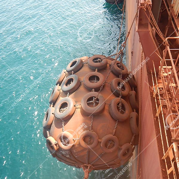 护套型船用靠球应用于船靠船