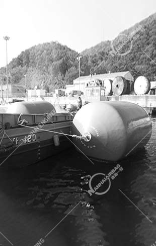 灰色无护套型泡沫护舷缆绳安装