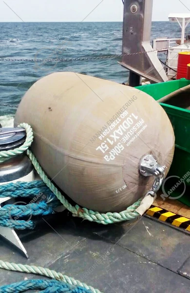 南海灰色充气护舷